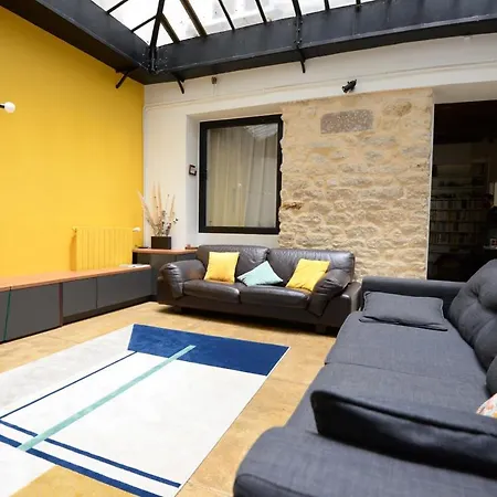 דירה Spacious And Bright In *